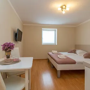 Leonarda Apartman Trogir